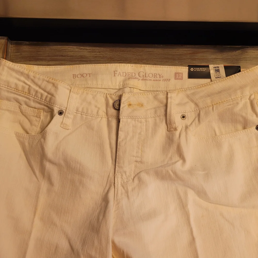 NWT 🖤  White Pants - Picture 3 of 4